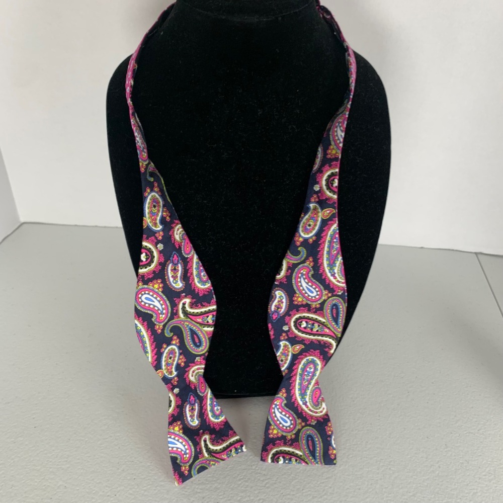 Saddlebred 100% Silk Pink/Navy Paisley Reversible Bowtie - Picture 2 of 6